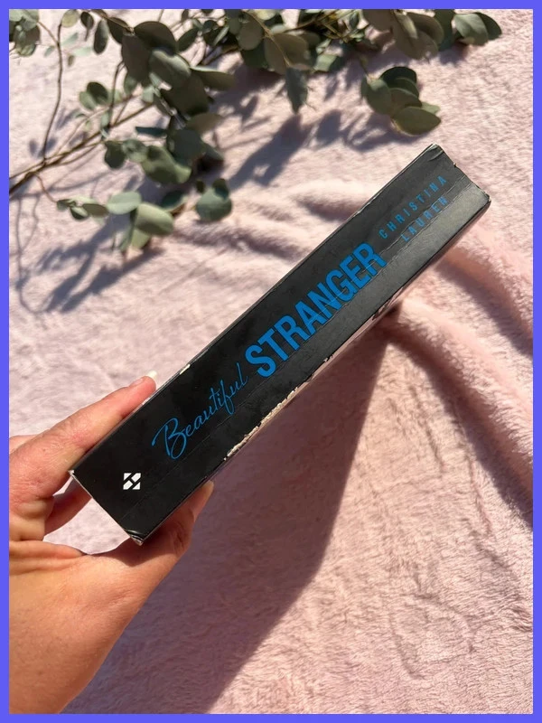 Livro "Beautiful Stranger" - Christina Lauren <3 – photo 5